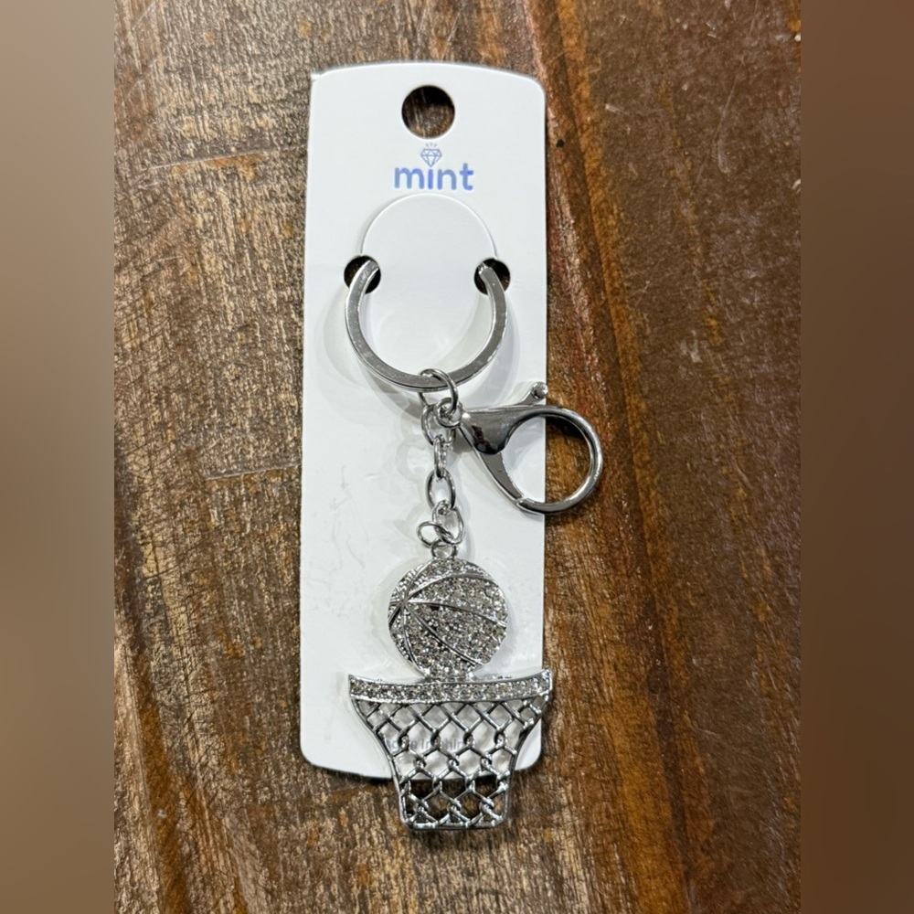 Ⓜ️Basketball Hoop Bag CharmKeychain Gold Tone with Rhinestones New on Card
